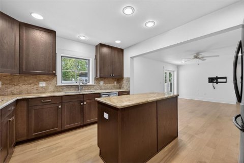 Townhouse in Winter Park, Florida 3 bedrooms, 188.59 sq.m. № 2215873 - photo 15