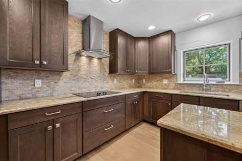 Townhouse in Winter Park, Florida 3 bedrooms, 188.59 sq.m. № 2215873 - photo 16