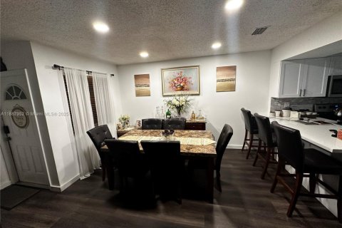 Adosado en alquiler en Coral Springs, Florida, 2 dormitorios, 112.69 m2 № 1949056 - foto 18