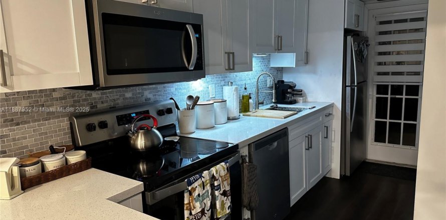 Adosado en Coral Springs, Florida 2 dormitorios, 112.69 m2 № 1949056