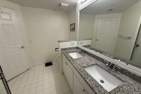 Condo in Sunny Isles Beach, Florida, 2 bedrooms  № 2042701 - photo 9