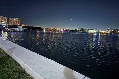 Condo in Sunny Isles Beach, Florida, 2 bedrooms  № 2042701 - photo 20