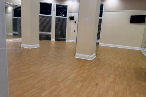 Condo in Sunny Isles Beach, Florida, 2 bedrooms  № 2042701 - photo 22