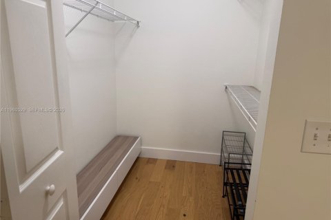 Condo in Sunny Isles Beach, Florida, 2 bedrooms  № 2042701 - photo 7