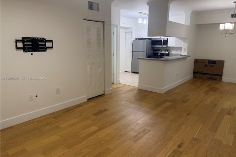 Condo in Sunny Isles Beach, Florida, 2 bedrooms  № 2042701 - photo 2