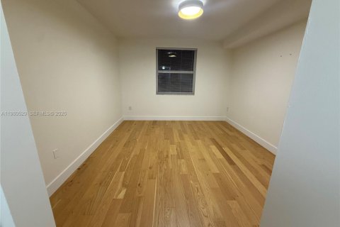 Condo in Sunny Isles Beach, Florida, 2 bedrooms  № 2042701 - photo 5