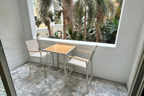 Condo in Sunny Isles Beach, Florida, 2 bedrooms  № 2042701 - photo 15