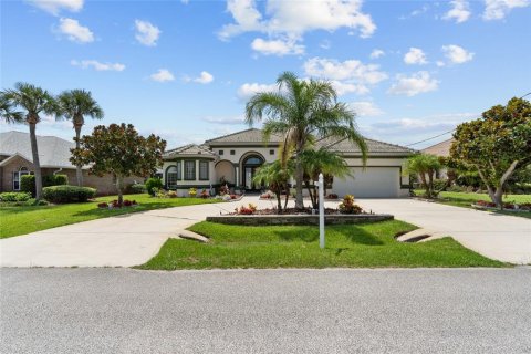 House in Palm Coast, Florida 4 bedrooms, 238.67 sq.m. № 1840631 - photo 3