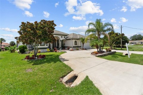 House in Palm Coast, Florida 4 bedrooms, 238.67 sq.m. № 1840631 - photo 5