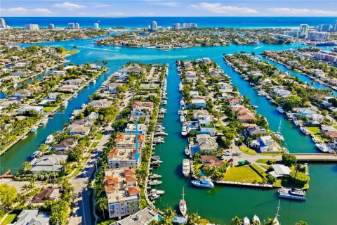 Кондоминиум с 3 спальнями в Форт-Лодердейл, Флорида № 2001934