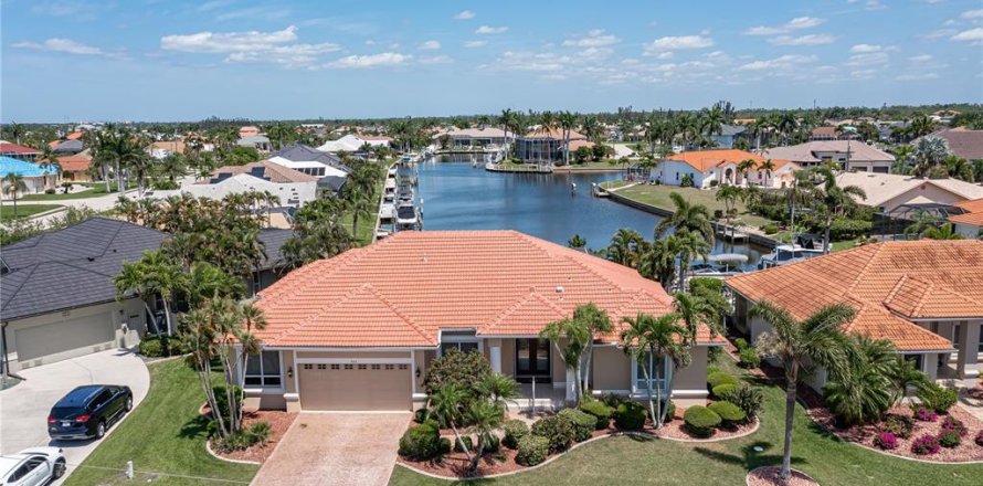Casa en Punta Gorda, Florida 3 dormitorios, 254.09 m2 № 1618173
