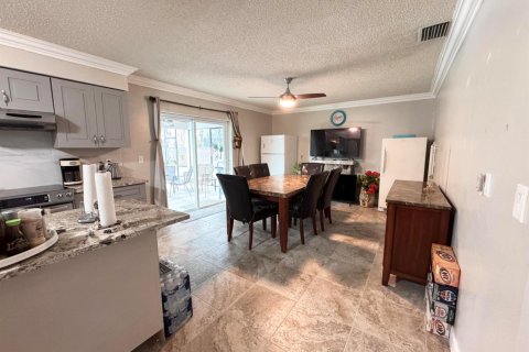 House in Port St. Lucie, Florida 3 bedrooms, 133.78 sq.m. № 2173478 - photo 4