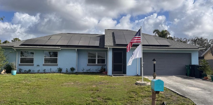 House in Port St. Lucie, Florida 3 bedrooms, 133.78 sq.m. № 2173478