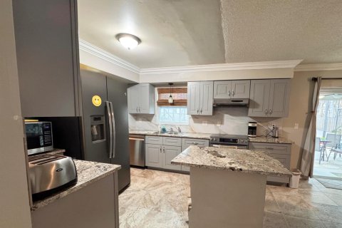 House in Port St. Lucie, Florida 3 bedrooms, 133.78 sq.m. № 2173478 - photo 3