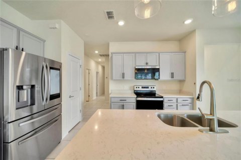 Casa en alquiler en Kissimmee, Florida, 4 dormitorios, 146.79 m2 № 1904193 - foto 5