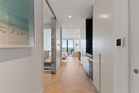 Condo in Miami Beach, Florida  № 1937496 - photo 9