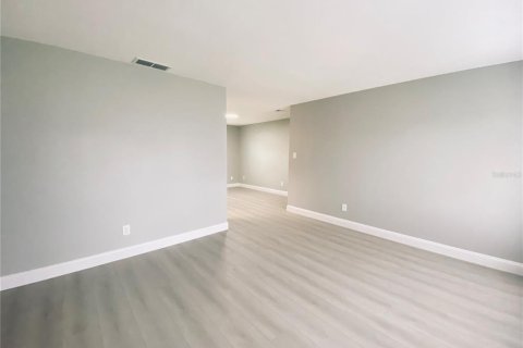Villa ou maison à louer à Apopka, Floride: 3 chambres, 141.03 m2 № 2425622 - photo 13