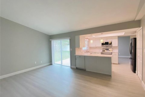 Villa ou maison à louer à Apopka, Floride: 3 chambres, 141.03 m2 № 2425622 - photo 8