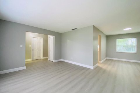 Villa ou maison à louer à Apopka, Floride: 3 chambres, 141.03 m2 № 2425622 - photo 11
