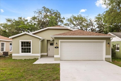 House in Leesburg, Florida 4 bedrooms, 142.23 sq.m. № 2136785