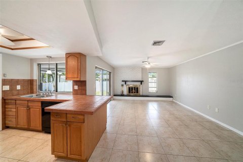 House in Palm Harbor, Florida 2 bedrooms, 151.99 sq.m. № 1777507 - photo 13