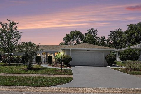 House in Palm Harbor, Florida 2 bedrooms, 151.99 sq.m. № 1777507 - photo 1