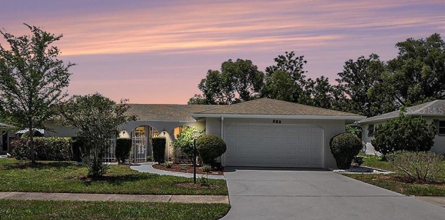 House in Palm Harbor, Florida 2 bedrooms, 151.99 sq.m. № 1777507