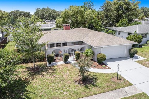 House in Palm Harbor, Florida 2 bedrooms, 151.99 sq.m. № 1777507 - photo 5