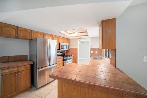 House in Palm Harbor, Florida 2 bedrooms, 151.99 sq.m. № 1777507 - photo 12