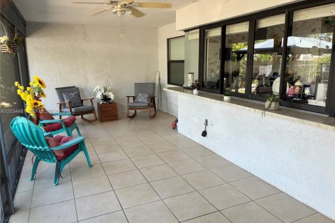 Villa ou maison à vendre à Port St. Lucie, Floride: 3 chambres, 146.97 m2 № 2190522 - photo 12