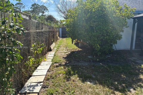 Villa ou maison à vendre à Port St. Lucie, Floride: 3 chambres, 146.97 m2 № 2190522 - photo 16