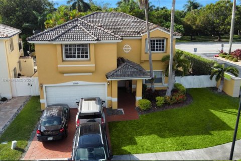 Снять в аренду виллу или дом в Майами, Флорида 4 спальни, 252.32м2, № 1991901 - фото 2