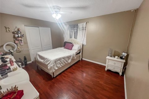 Снять в аренду виллу или дом в Майами, Флорида 4 спальни, 252.32м2, № 1991901 - фото 14