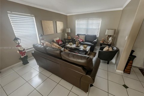 Снять в аренду виллу или дом в Майами, Флорида 4 спальни, 252.32м2, № 1991901 - фото 7