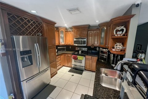 Снять в аренду виллу или дом в Майами, Флорида 4 спальни, 252.32м2, № 1991901 - фото 9