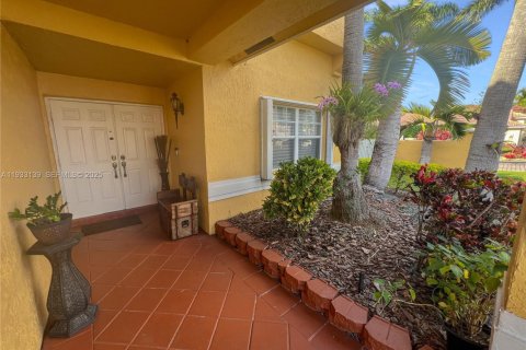 Снять в аренду виллу или дом в Майами, Флорида 4 спальни, 252.32м2, № 1991901 - фото 4