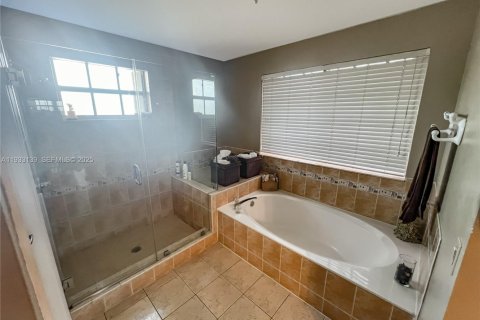 Снять в аренду виллу или дом в Майами, Флорида 4 спальни, 252.32м2, № 1991901 - фото 12