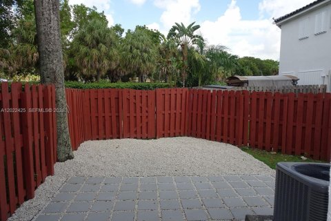 Townhouse in Doral, Florida 4 bedrooms, 164.99 sq.m. № 2088199 - photo 11