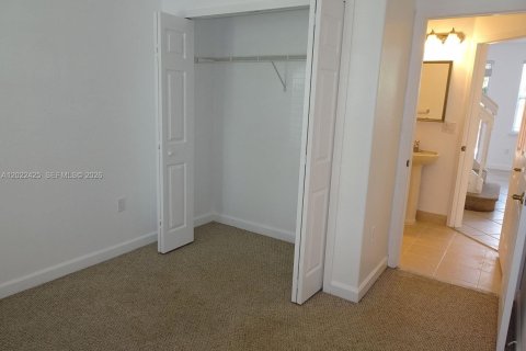 Townhouse in Doral, Florida 4 bedrooms, 164.99 sq.m. № 2088199 - photo 16