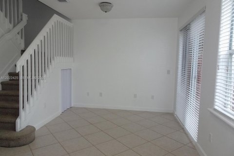 Townhouse in Doral, Florida 4 bedrooms, 164.99 sq.m. № 2088199 - photo 14