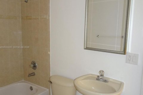 Townhouse in Doral, Florida 4 bedrooms, 164.99 sq.m. № 2088199 - photo 18