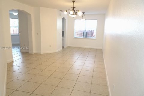 Townhouse in Doral, Florida 4 bedrooms, 164.99 sq.m. № 2088199 - photo 4