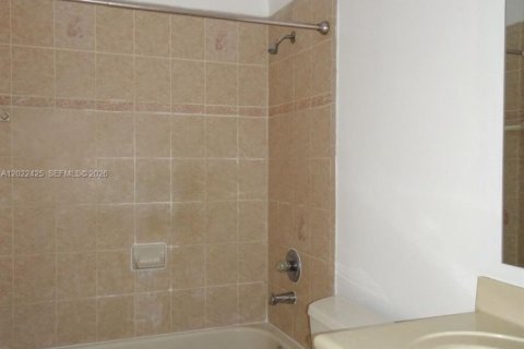 Townhouse in Doral, Florida 4 bedrooms, 164.99 sq.m. № 2088199 - photo 28