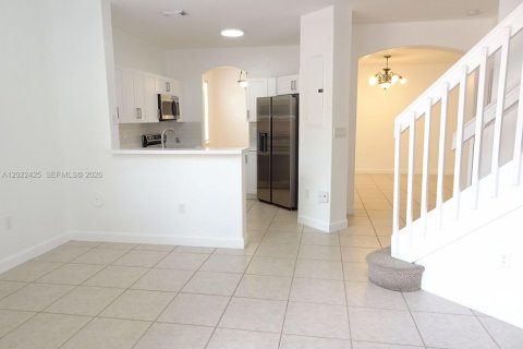 Townhouse in Doral, Florida 4 bedrooms, 164.99 sq.m. № 2088199 - photo 8