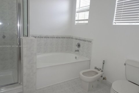 Townhouse in Doral, Florida 4 bedrooms, 164.99 sq.m. № 2088199 - photo 25
