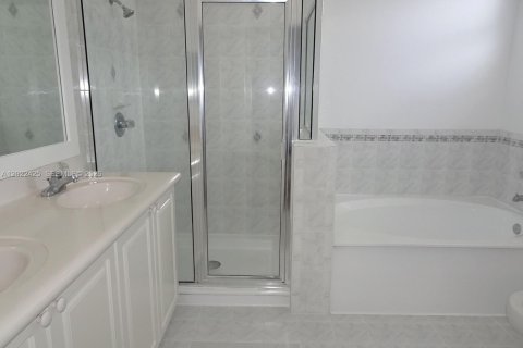 Townhouse in Doral, Florida 4 bedrooms, 164.99 sq.m. № 2088199 - photo 24
