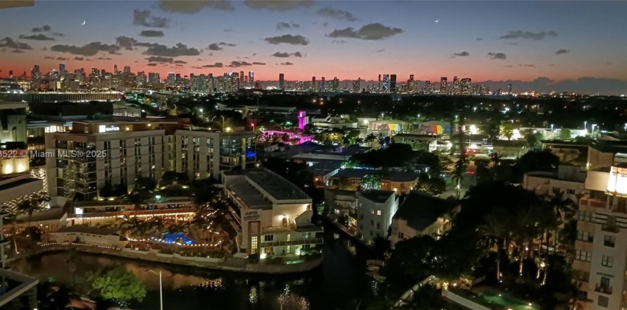 Кондоминиум с 2 спальнями в Майами-Бич, Флорида № 2053539