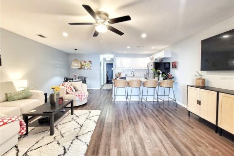 Copropriété à vendre à Gainesville, Floride: 1 chambre, 74.97 m2 № 2098992 - photo 2
