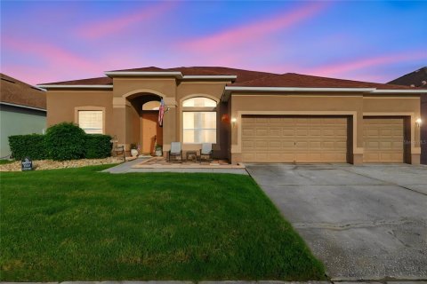 House in Orlando, Florida 4 bedrooms, 236.62 sq.m. № 2415167