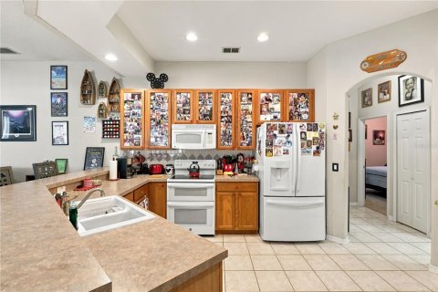 House in Orlando, Florida 4 bedrooms, 236.62 sq.m. № 2415167 - photo 11